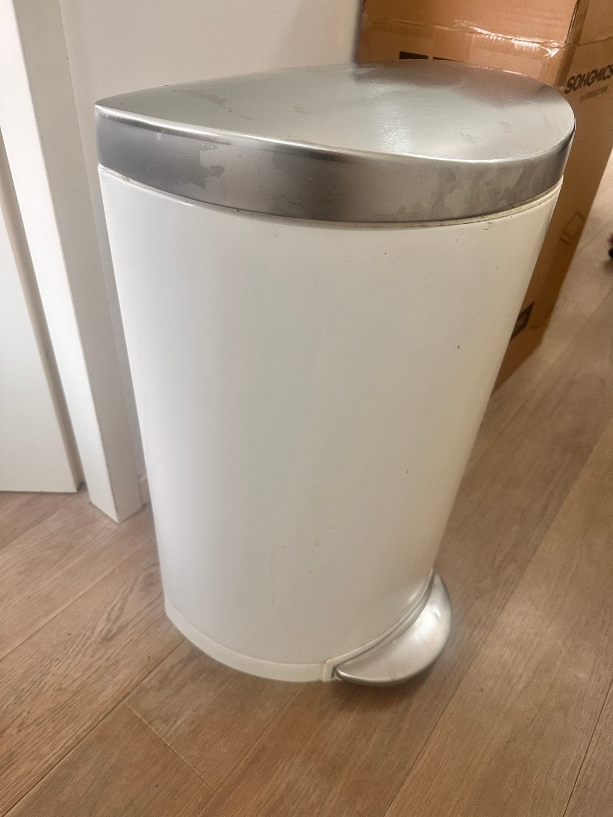 Kapotte grote edaalemmer - Wit/RVS - 40 liter, Gebruikt, Met pedaal, 40 liter of meer, Ophalen of Verzenden