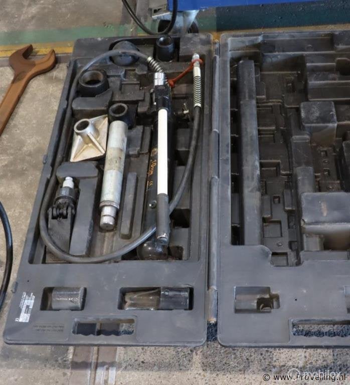 Online Veiling: SHINN FU Omega Hydraulische carrosserie-r..., Doe-het-zelf en Verbouw, Gereedschap | Handgereedschap, Gebruikt