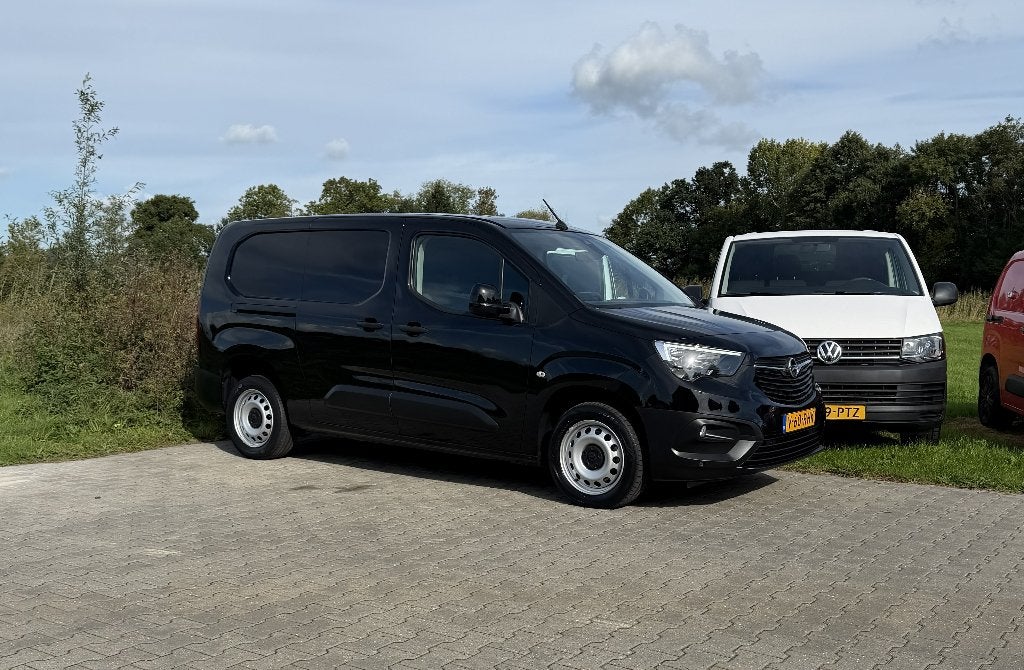 Opel Combo Cargo 1.2 Turbo 110PK Benzine L2 Verlengd Navi Cr, Auto's, Voorwielaandrijving, Dealer onderhouden, Stof, Euro 6