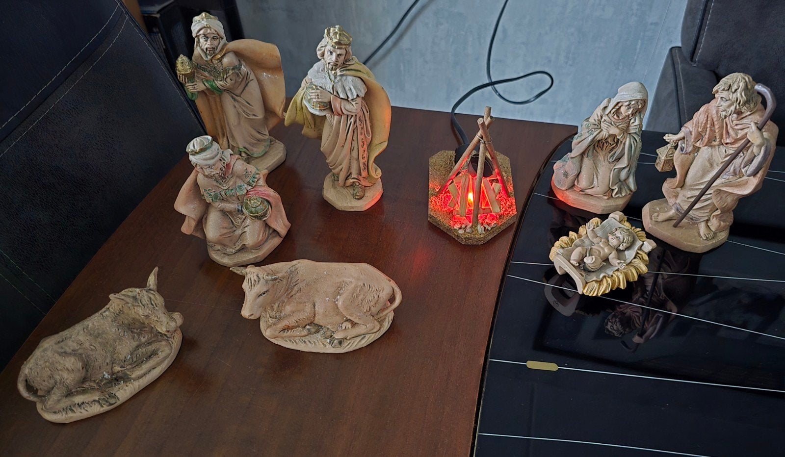 Kerststal beelden / groep met kampvuur, Diversen, Ophalen of Verzenden, Zo goed als nieuw