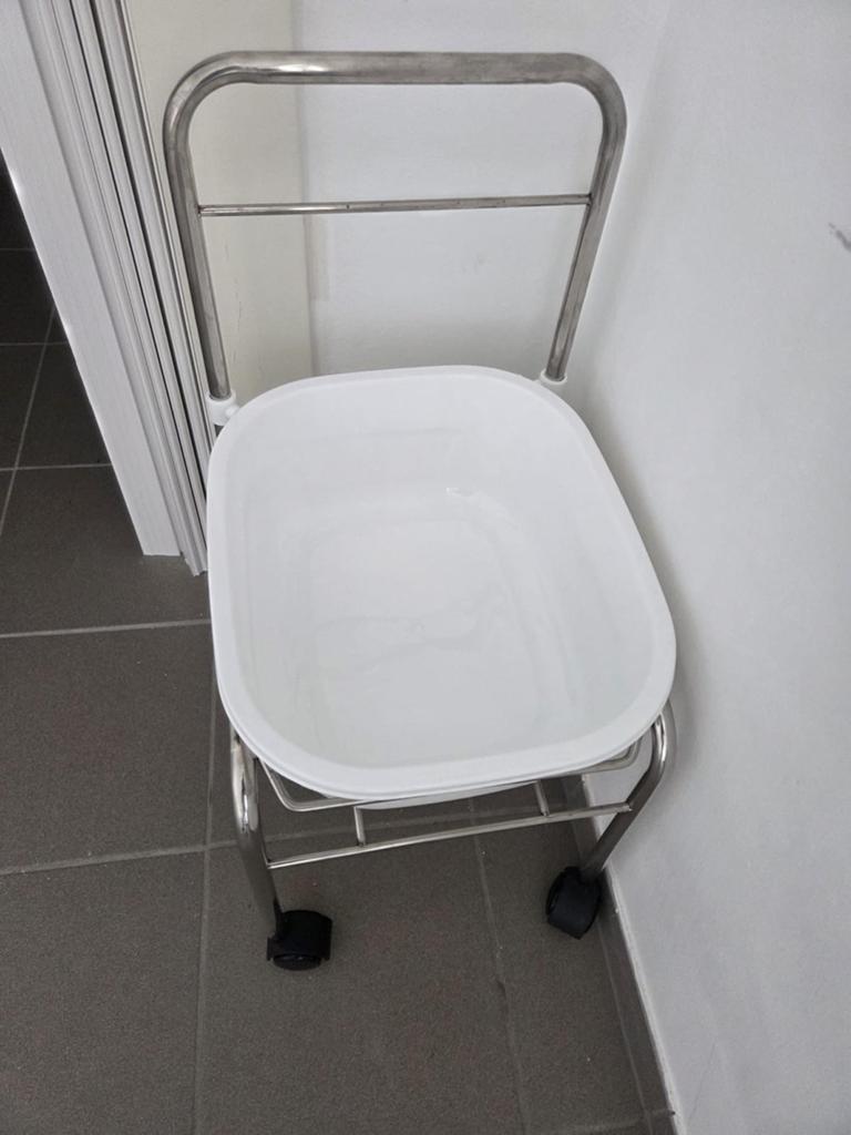 Pedicure voetenbad op wielen - comfortable en verrijdbaar, Ophalen, Zo goed als nieuw
