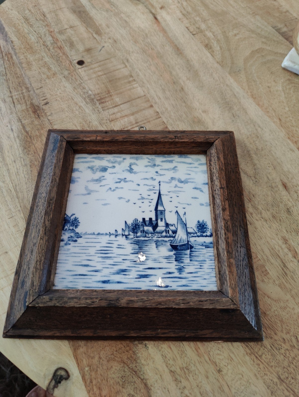 Delfts blauw tegeltje in rustieke houten lijst, Antiek en Kunst, Ophalen of Verzenden