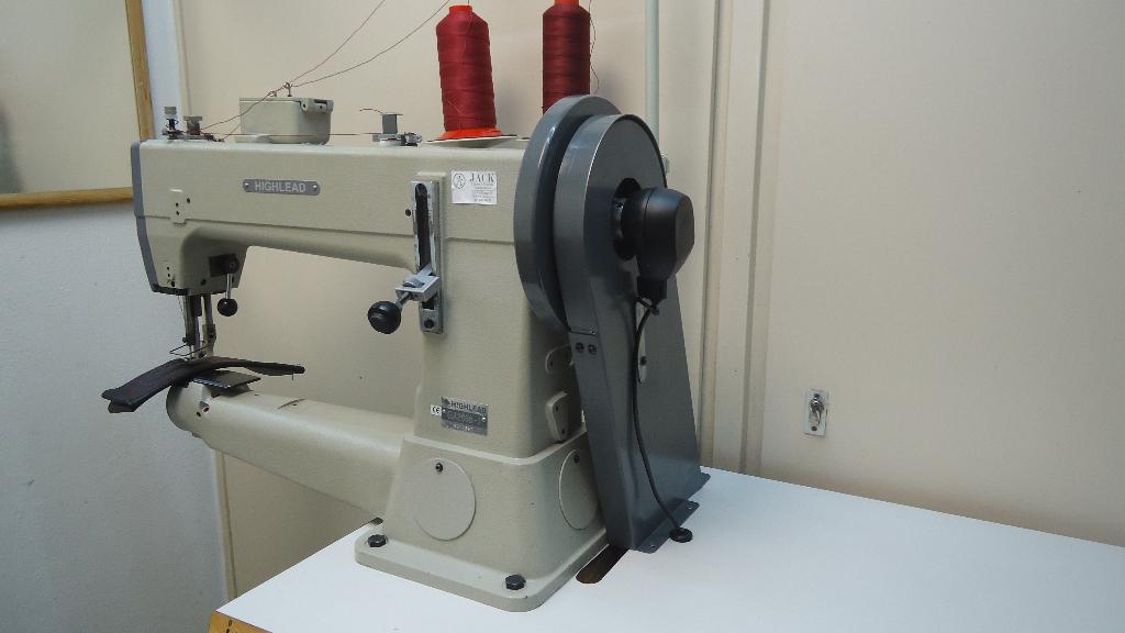 Industrie Naaimachine Highlead vrijearm zwaardraad 3 V.TRP, Overige merken, Ophalen of Verzenden, Industrieel, Naaimachine