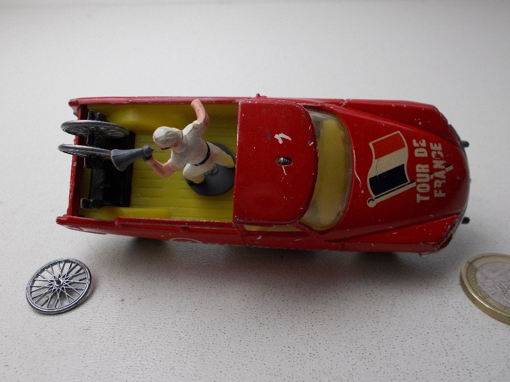 1970 Corgi Toys 510 CITROEN DS "TOUR DE FRANCE" + 2 FIGURES!, Ophalen of Verzenden, Zo goed als nieuw, Auto, Corgi
