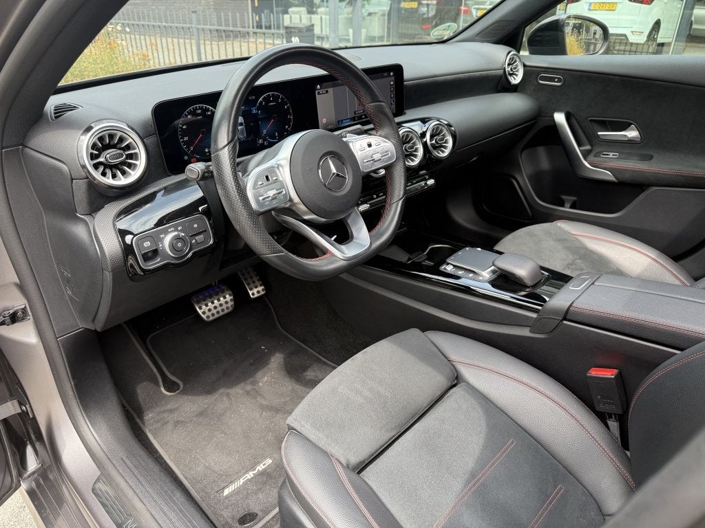 Mercedes-Benz A-Klasse 200 AMG Line I Magno | Night | Schuif, Auto's, Gebruikt, Zwart, 4 cilinders, Automatische klimaatregeling