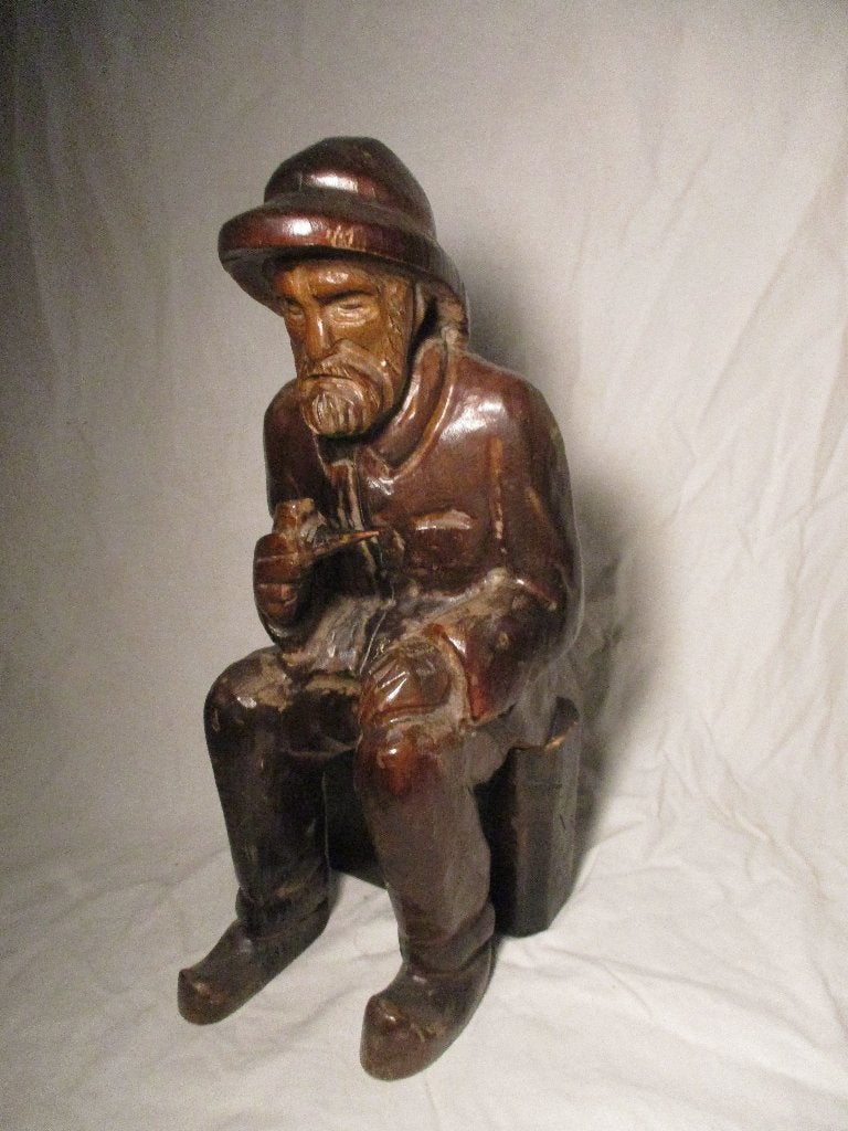houtsnijwerk beeld man met pijp 1936, Antiek en Kunst, Ophalen of Verzenden