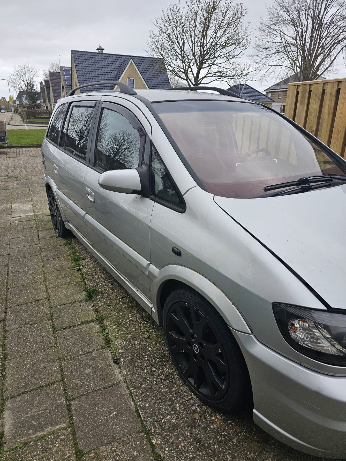 Opel Zafira A opc  2003 Grijs, Voorwielaandrijving, 1998 cc, 1440 kg, 75 €/maand