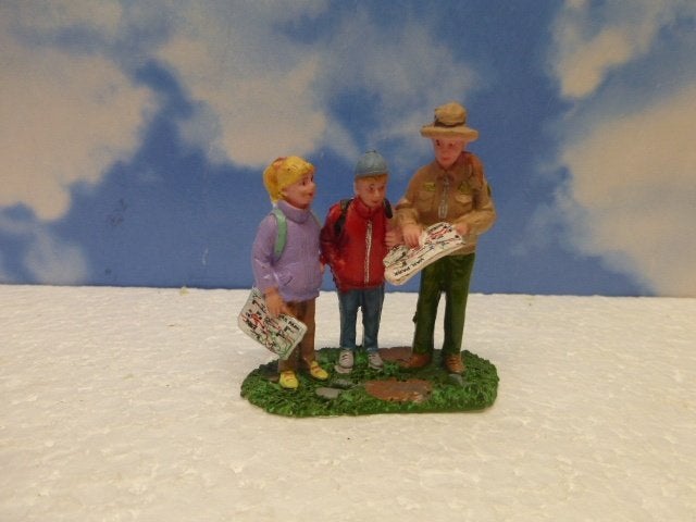 lemax help from the park ranger kerstdorp poppetjes beeldjes, Diversen, Kerst, Ophalen of Verzenden, Zo goed als nieuw