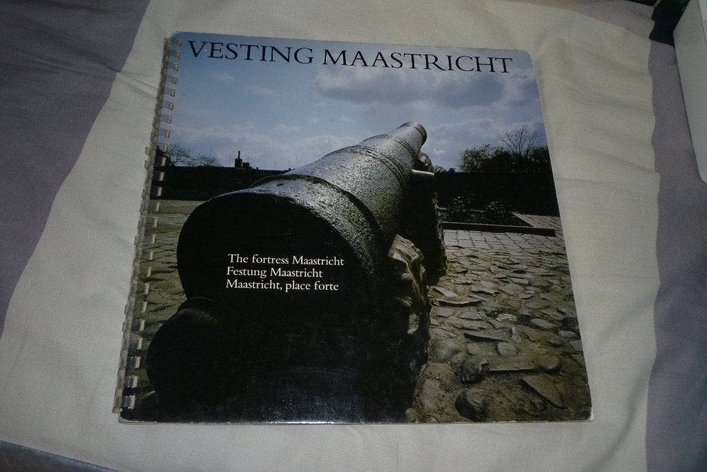 Vesting Maastricht. Door DSM, Ophalen of Verzenden, Gelezen, DSM