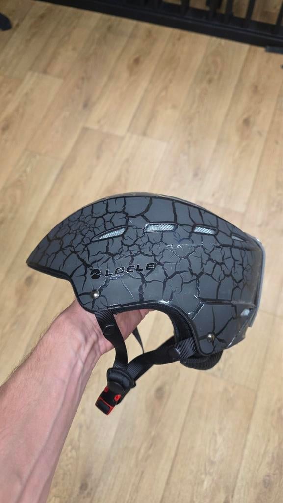 Skihelm Zwart 55-58 cm - verstelbaar met oorwarmers, Overige merken, Gebruikt, Overige typen, Ophalen of Verzenden