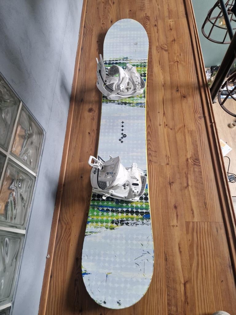 Snowboard met Flow bindingen - Gebruikt, Ophalen of Verzenden, Gebruikt, Board
