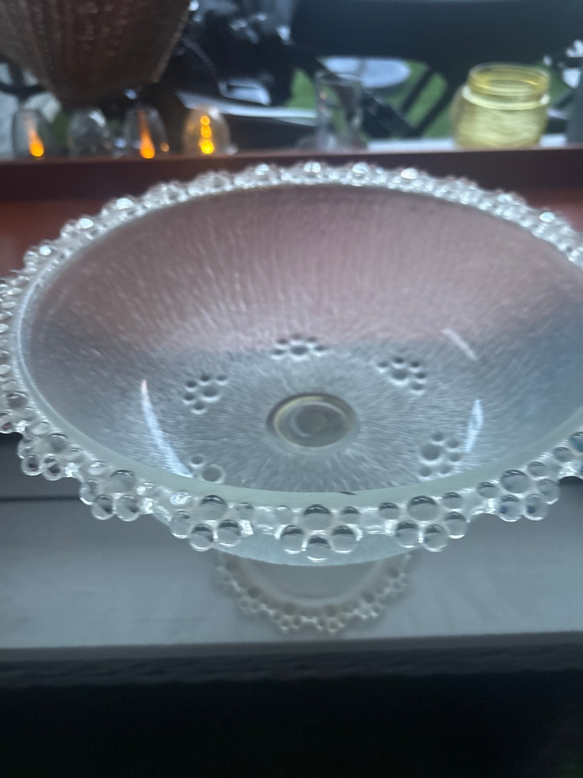 Vintage glazen schaal op voet met bubbelrand, Ophalen