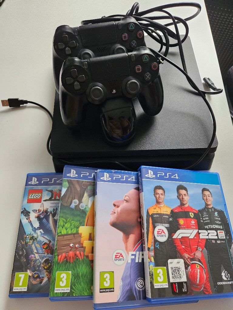 Ps4 incl. 2 controllers, oplaadstation, 4 spellen, Met 2 controllers, Ophalen of Verzenden, Original, 500 GB