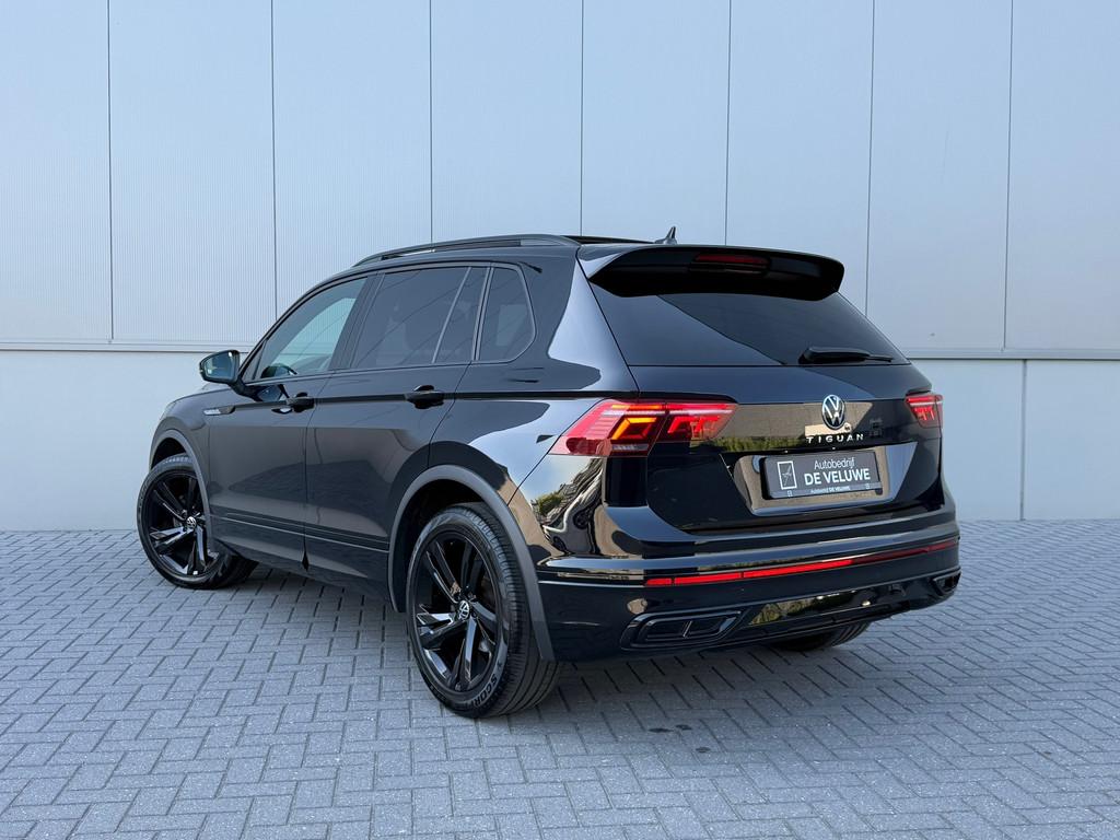 Volkswagen Tiguan 1.5 TSI R-Line Pano IQ-Light Led Matrix Sf, Auto's, Volkswagen, Zwart, 4 cilinders, 1446 kg, Origineel Nederlands