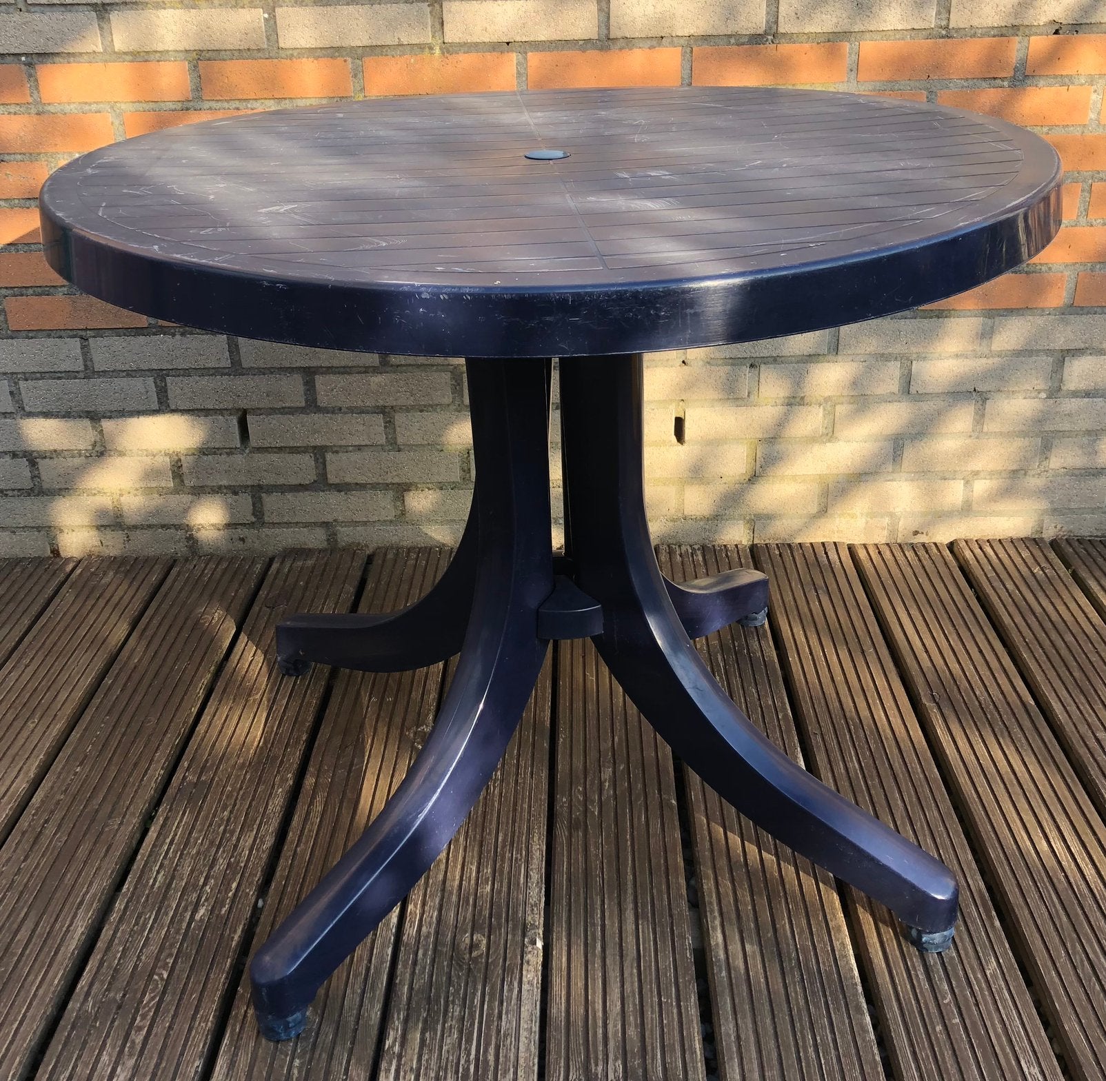 Ronde kunstof Hartman tuintafel., Ophalen, Gebruikt, Rechthoekig, Kunststof