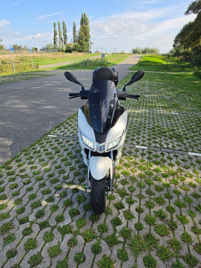 Zo goed als nieuw! Aprilia SXR 50 (200 km) + Extra's, Ophalen, Overige modellen, Maximaal 45 km/u, Zo goed als nieuw