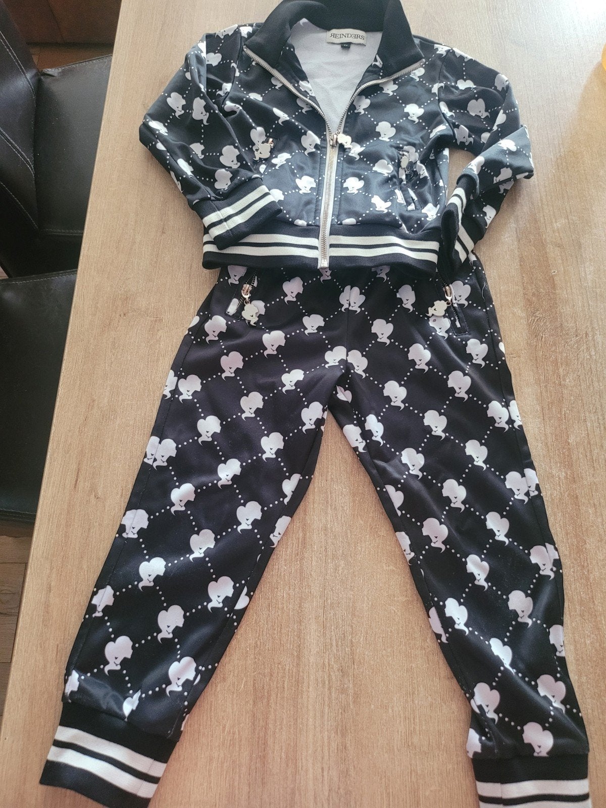 Reinders trainingspak 4Y - Zwart met witte print, Ophalen of Verzenden, Zo goed als nieuw, Reinders, Jongen of Meisje