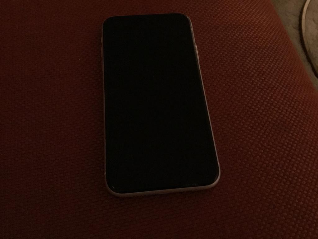 I phone XR  2022, Telecommunicatie, Mobiele telefoons | Apple iPhone, Gebruikt, Wit, IPhone XR, Ophalen of Verzenden