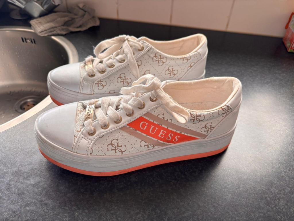 Guess dames schoenen sneakers 1x gedragen, Guess, Wit, Ophalen of Verzenden, Sneakers of Gympen