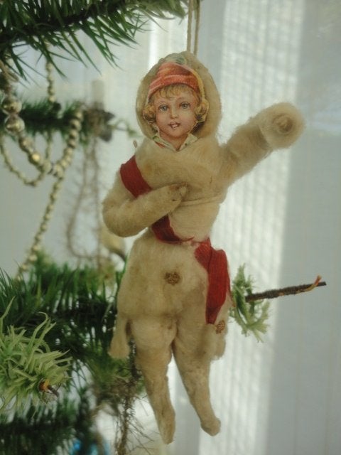 antiek WATTEN FIGUUR - MEISJE met RODE SJERP / feathertree, Ophalen of Verzenden