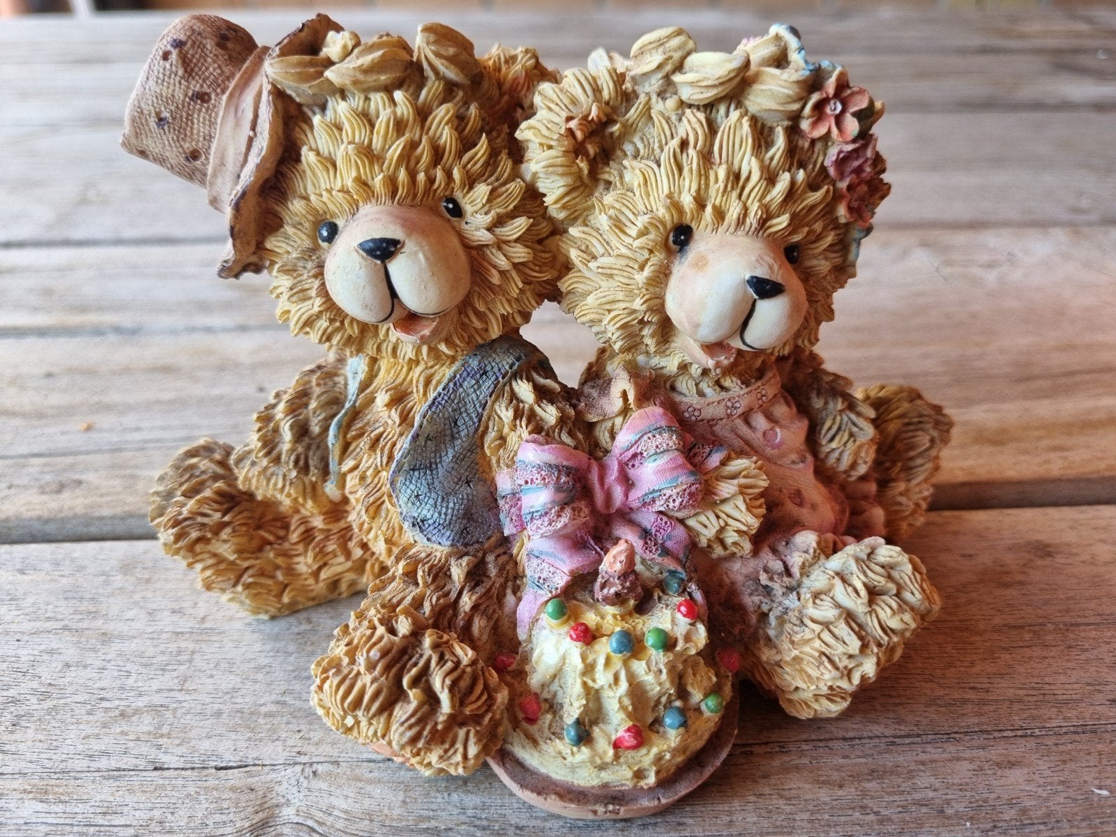 Schattig beertjes beeldje met taartje, Ophalen of Verzenden, Gebruikt, Dier