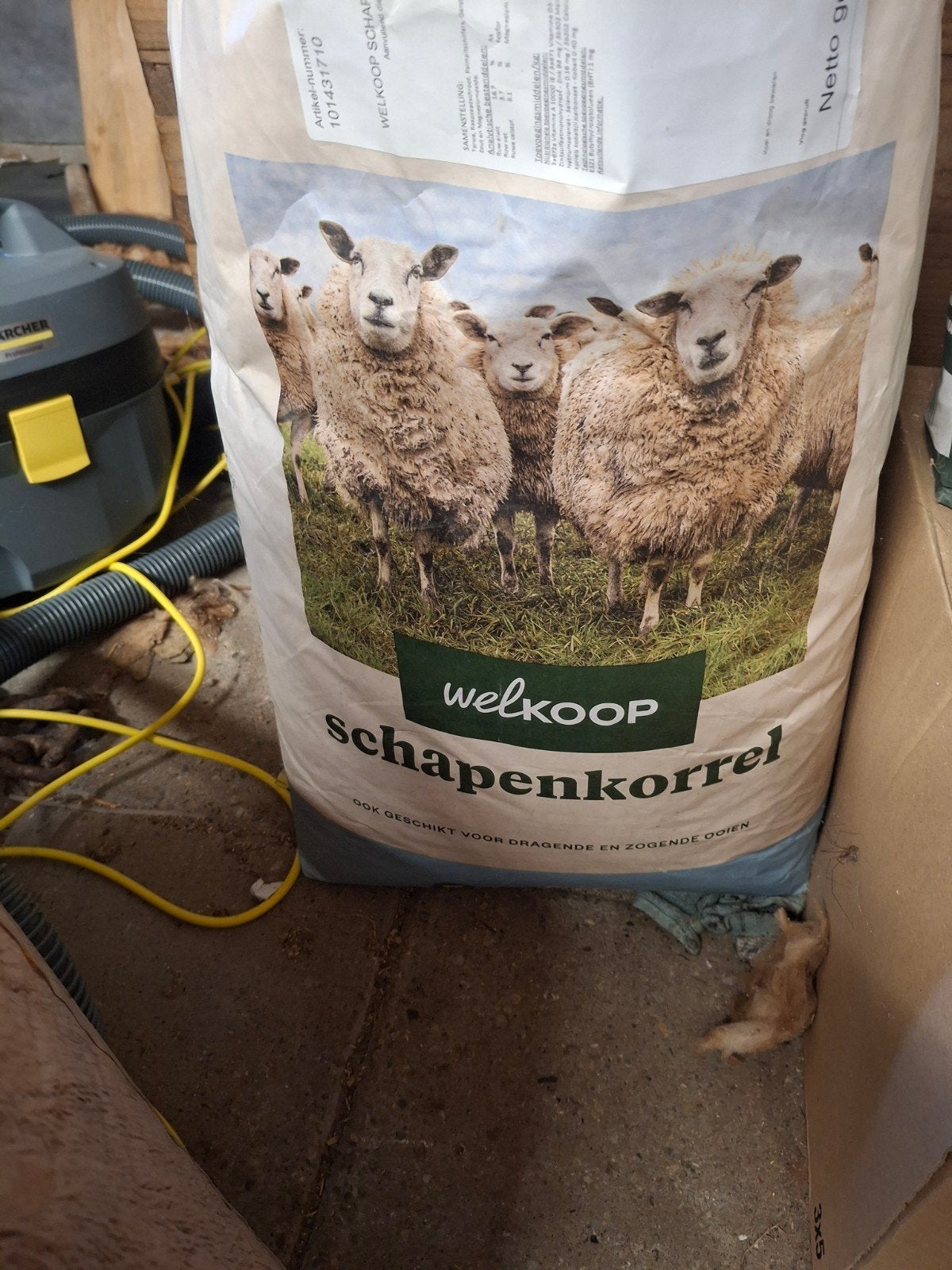 schapenbrok +liksteen en houder, Dieren en Toebehoren, Dierenvoeding, Ophalen