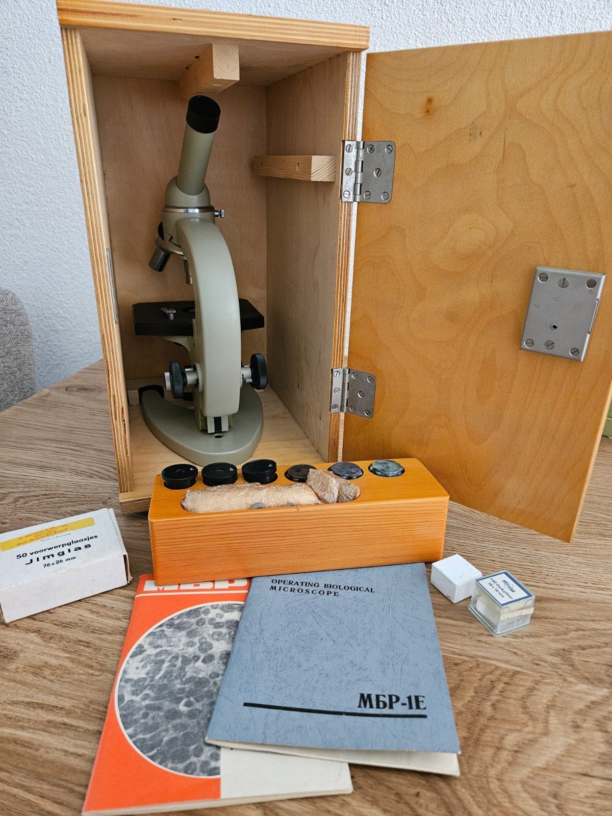 Vintage Microscoop MBP-1E met originele koffer en accessoir, Ophalen of Verzenden, Zo goed als nieuw, 400x tot 1000x, Biologische microscoop