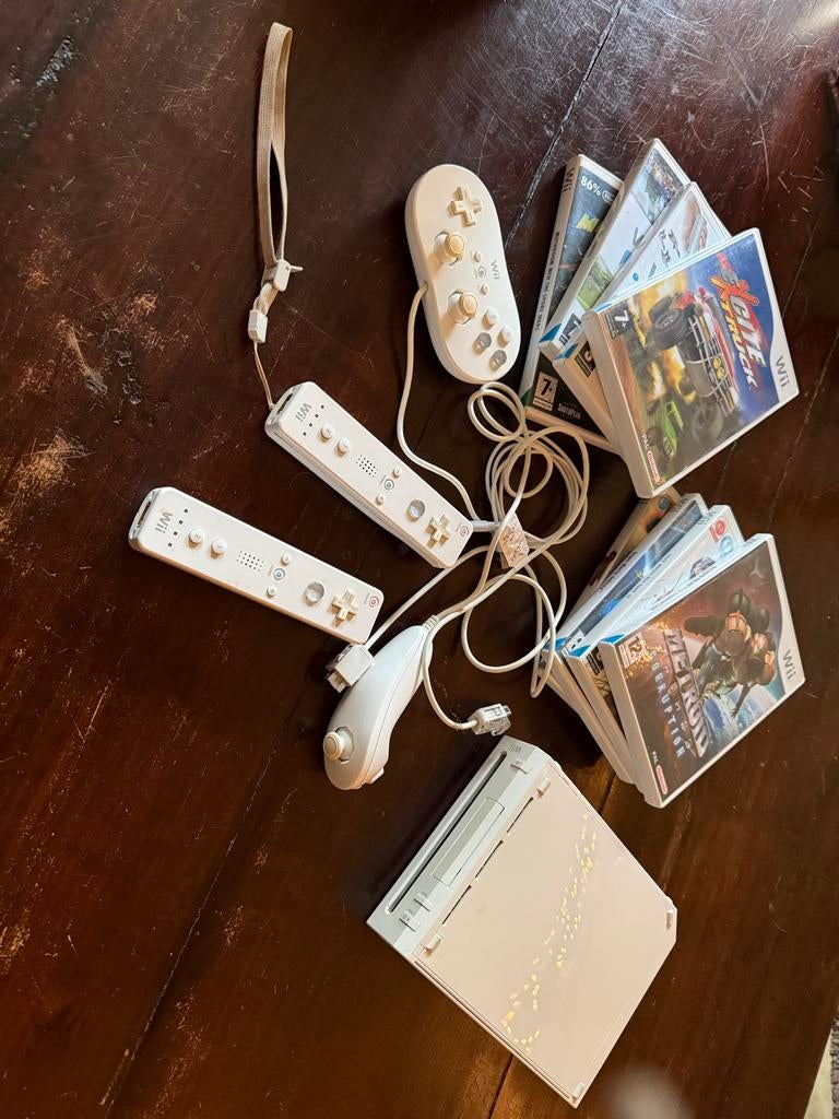 Wii console met controllers en games, Ophalen, Zo goed als nieuw, Met 3 controllers of meer, Met games