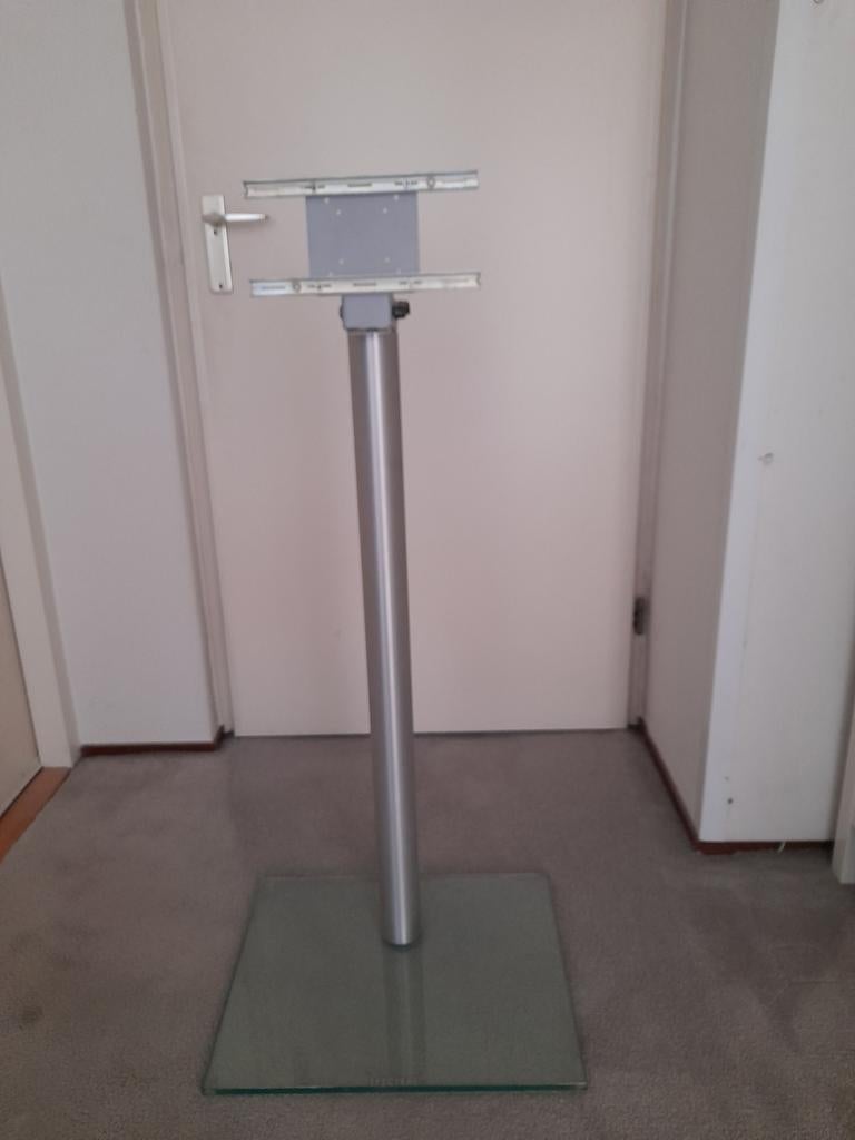 Spectral TV-standaard met glazen voet, Ophalen
