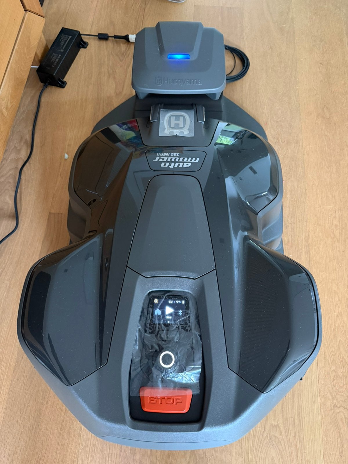 Husqvarna 320 Nera robotmaaier - Nieuw in doos, Tuin en Terras, Ophalen, Nieuw, 20 tot 25 cm, Bestuurbaar via app