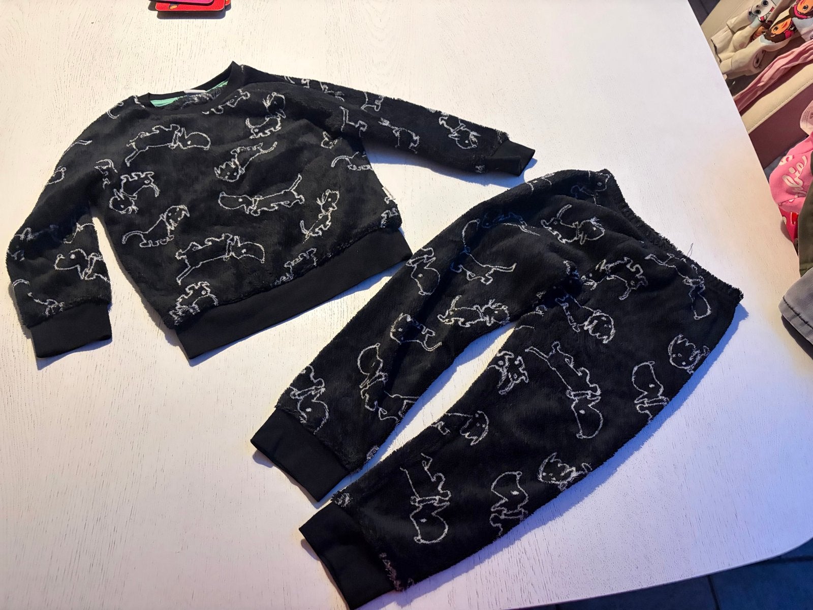 Hema Takkie Fleece Pyjama maat 98/104, Ophalen of Verzenden, Zo goed als nieuw, Jongen of Meisje, Nacht- of Onderkleding