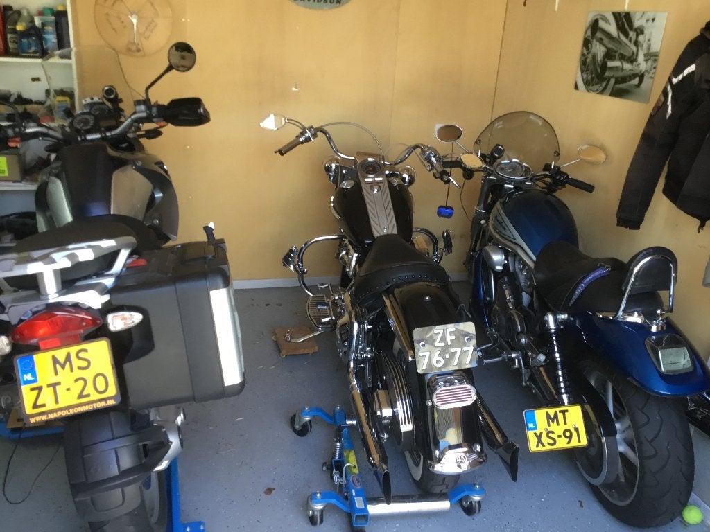 VRSCR streetrod  en een Oldtimer blauwe plaat Harley FL 68, Motoren, Particulier, Chopper