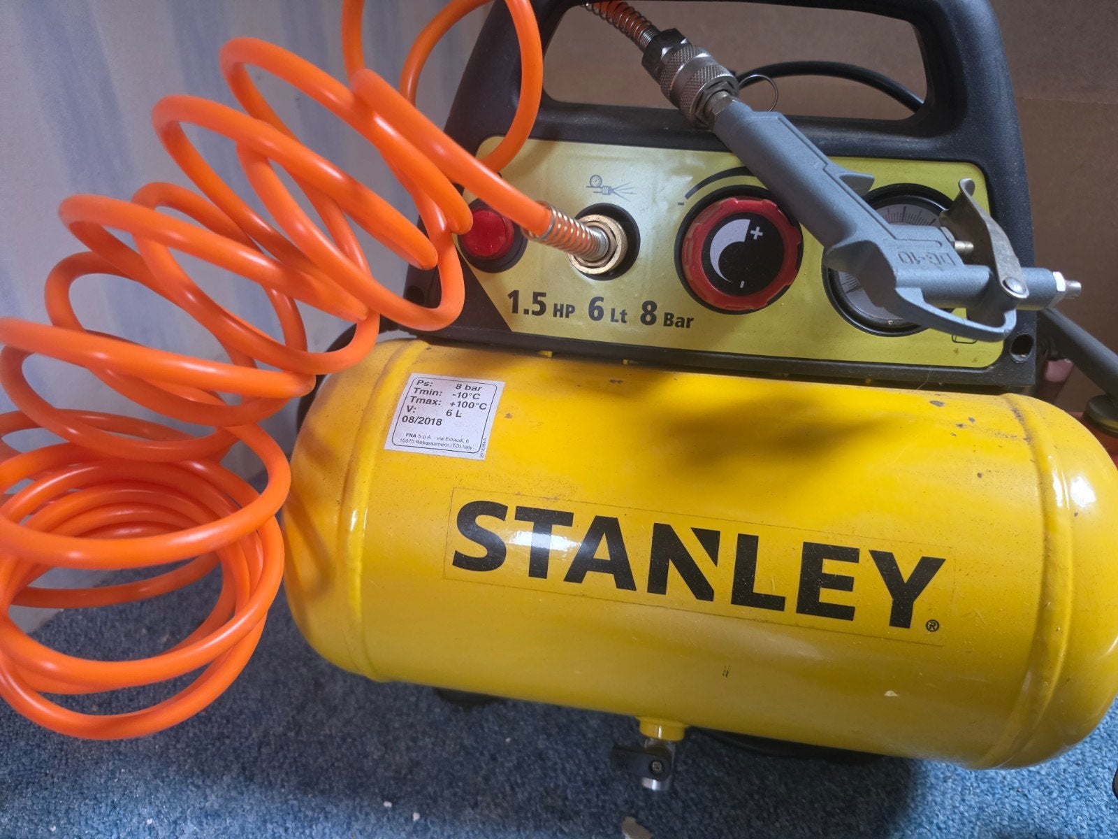 Stanley 8 bar compressor incl toebehoren, Doe-het-zelf en Verbouw, Compressors, Minder dan 25 liter, Ophalen, Minder dan 200 liter/min