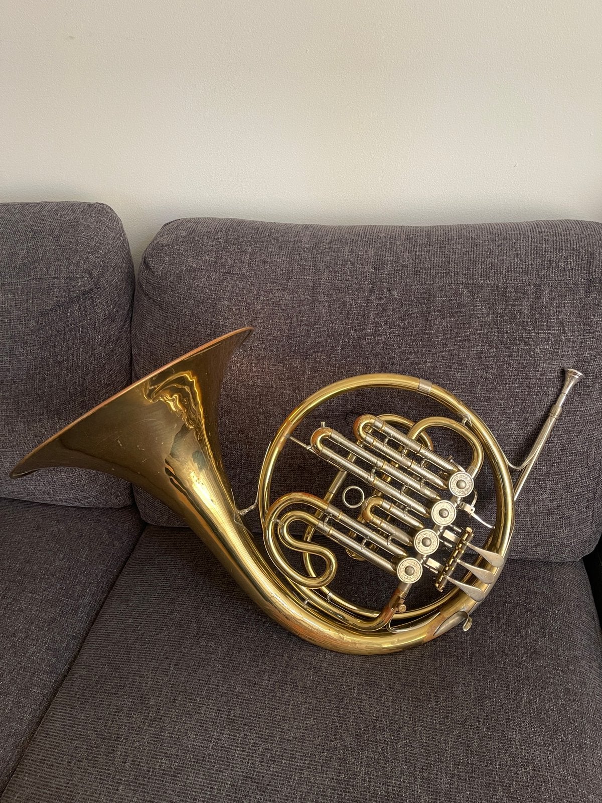Meister Hans Hoyer 704 Bb-Enkelhoorn (4 ventielen), Muziek en Instrumenten, Blaasinstrumenten | Hoorns, Verzenden, Gebruikt, Met koffer