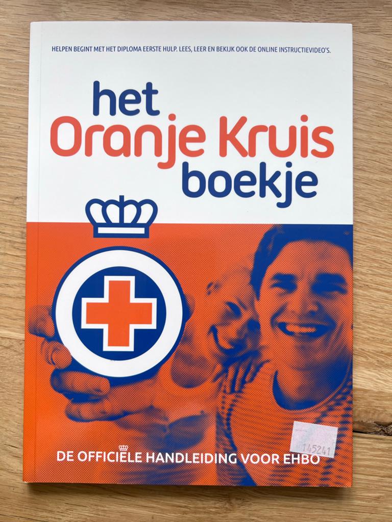 Het Oranje Kruis boekje - Officiële handleiding EHBO, Ophalen of Verzenden, Zo goed als nieuw, Gezondheid en Conditie