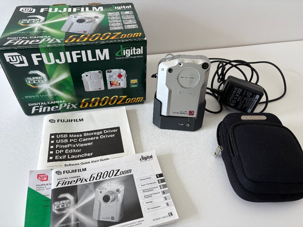 Fujifilm FinePix 6800Z Porsche Design – werkend met dock, Gebruikt, Beeldstabilisatie, Ophalen of Verzenden, Fujifilm