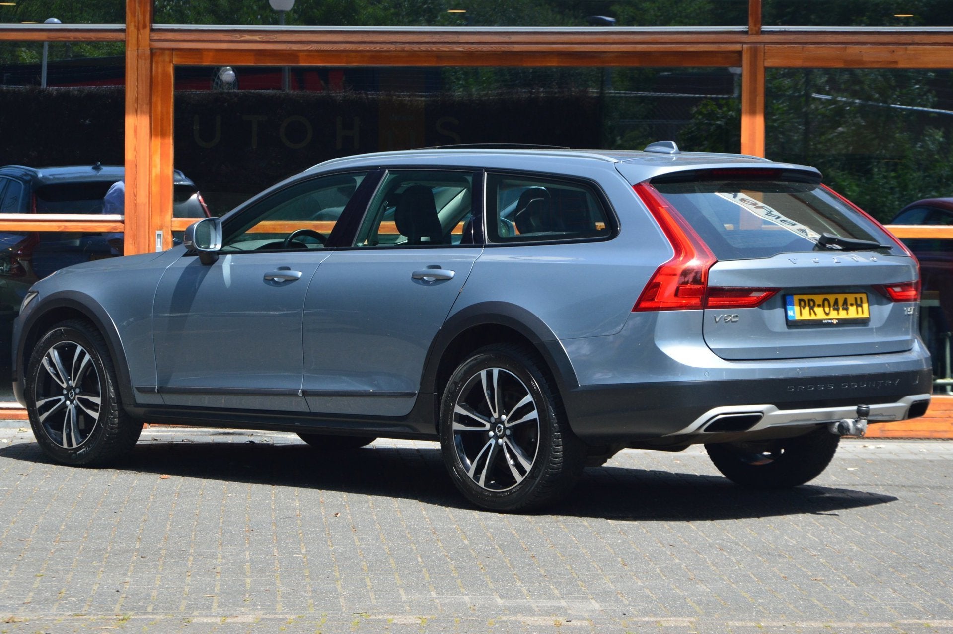 Volvo V90 Cross Country T5 AWD | Luchtvering | Panoramadak |, Automaat, Dealer onderhouden, 1969 cc, Blauw
