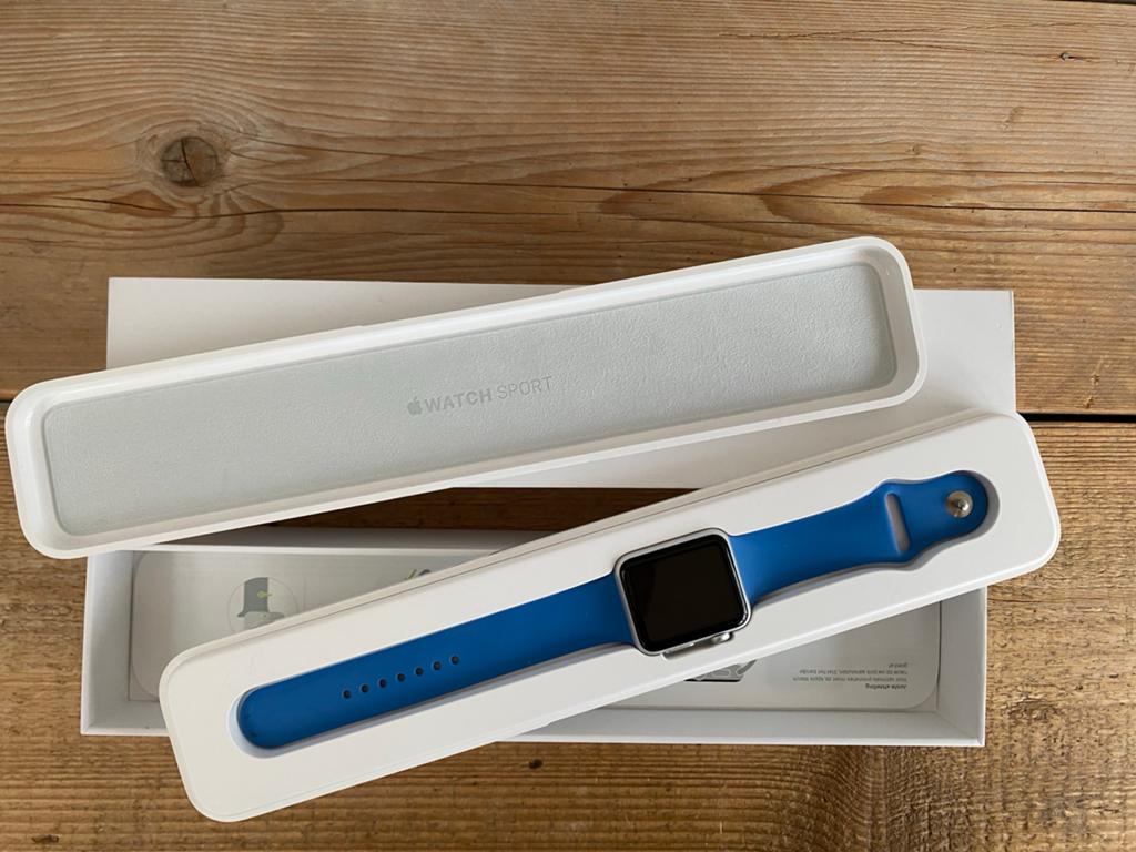 Apple Watch Sport 42mm Zilver met extra bandjes, Gebruikt, Hartslag, IOS, Ophalen of Verzenden