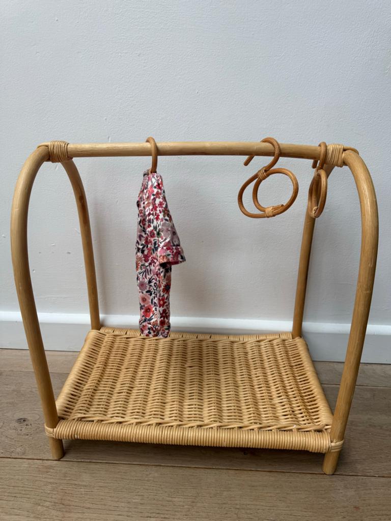Rotan poppen kledingkast met hangers, Kinderen en Baby's, Ophalen, Gebruikt, Jongen of Meisje