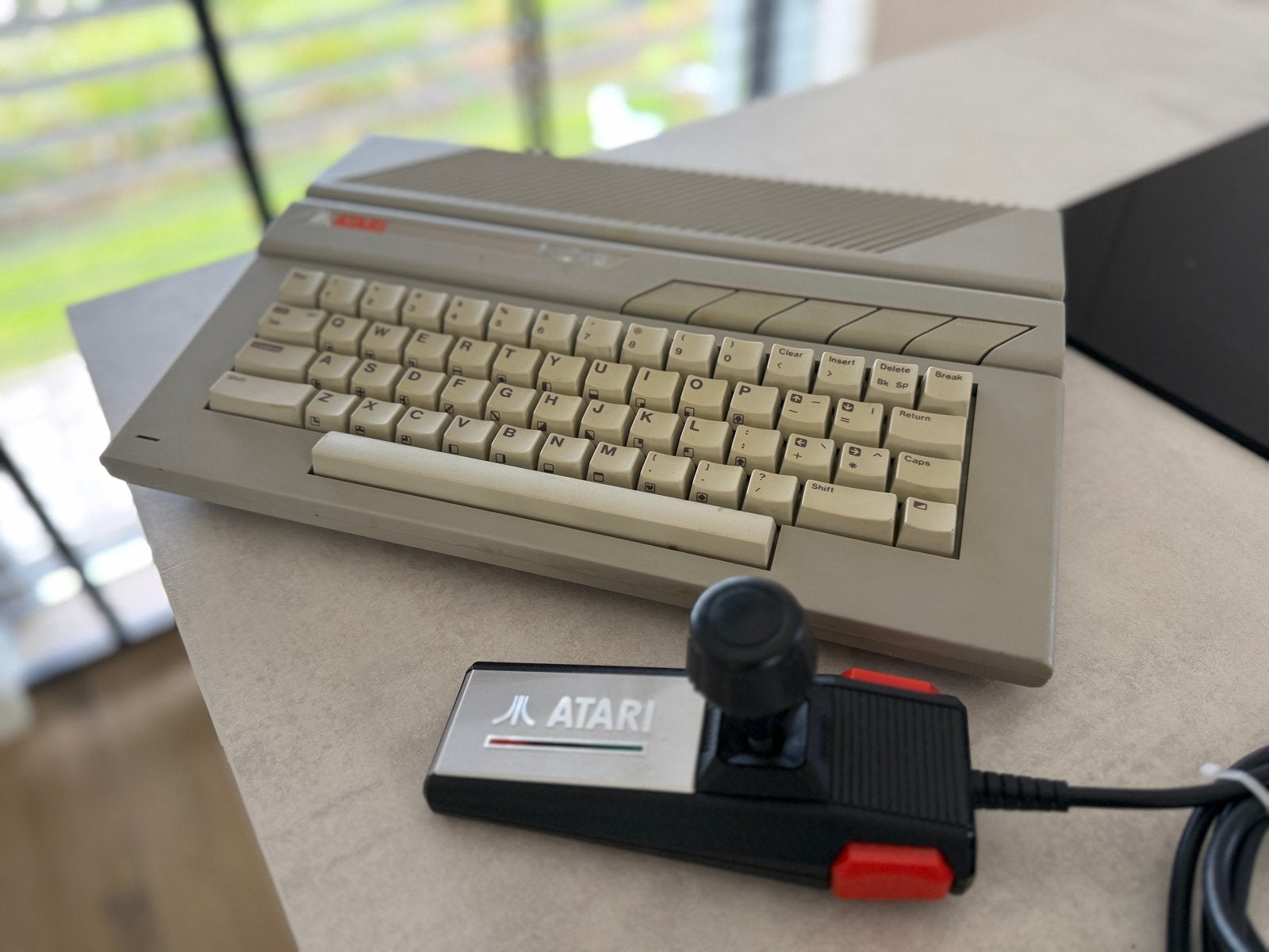 Atari 800XE Compleet met Joystick en Adapter - Getest!, Ophalen of Verzenden, Gebruikt, Met 1 controller, Overige modellen