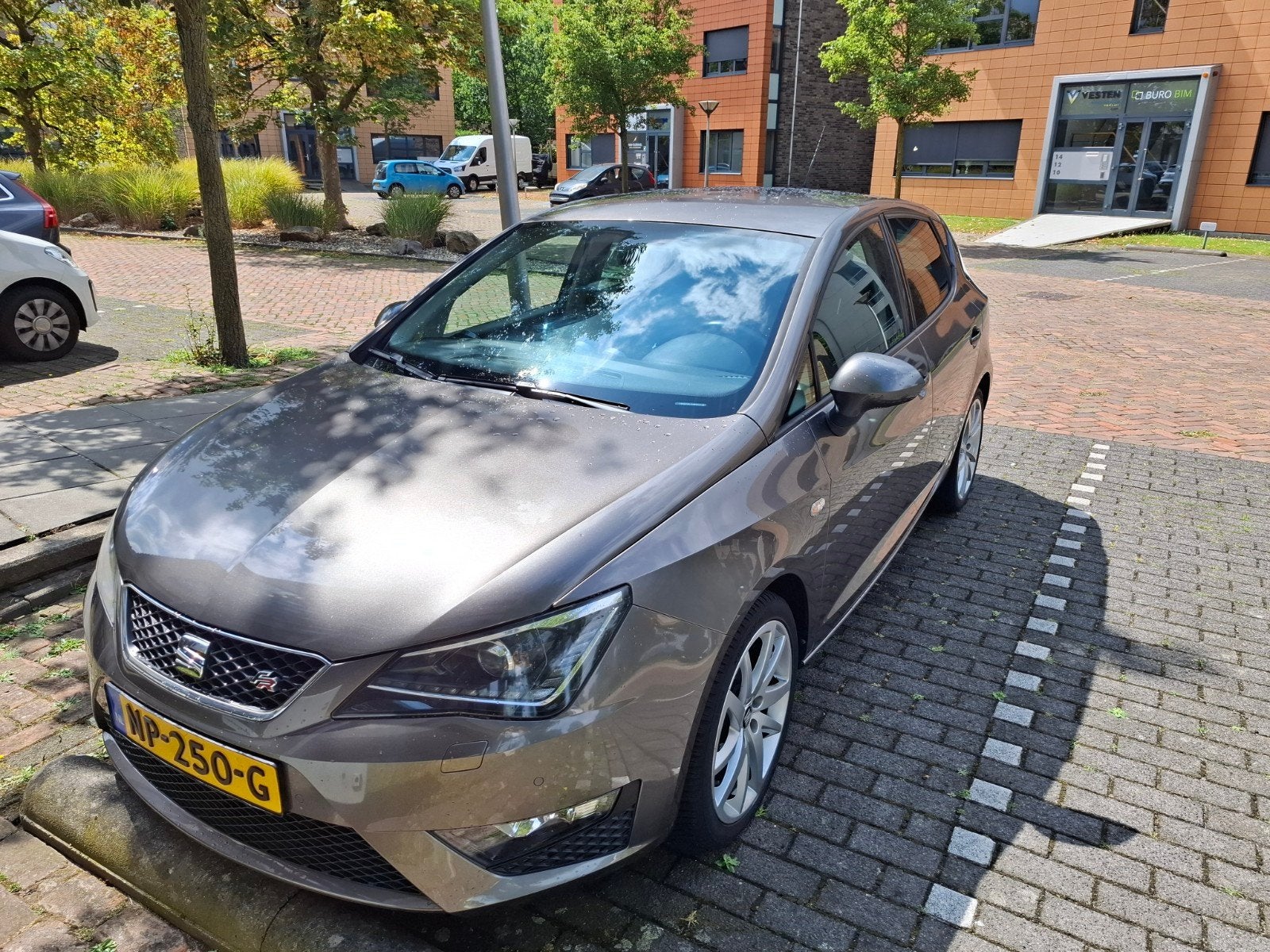 Seat Ibiza 1.0 TSI 70KW 5DRS 2017 Grijs, Auto's, Voorwielaandrijving, 40 €/maand, 995 kg, Origineel Nederlands