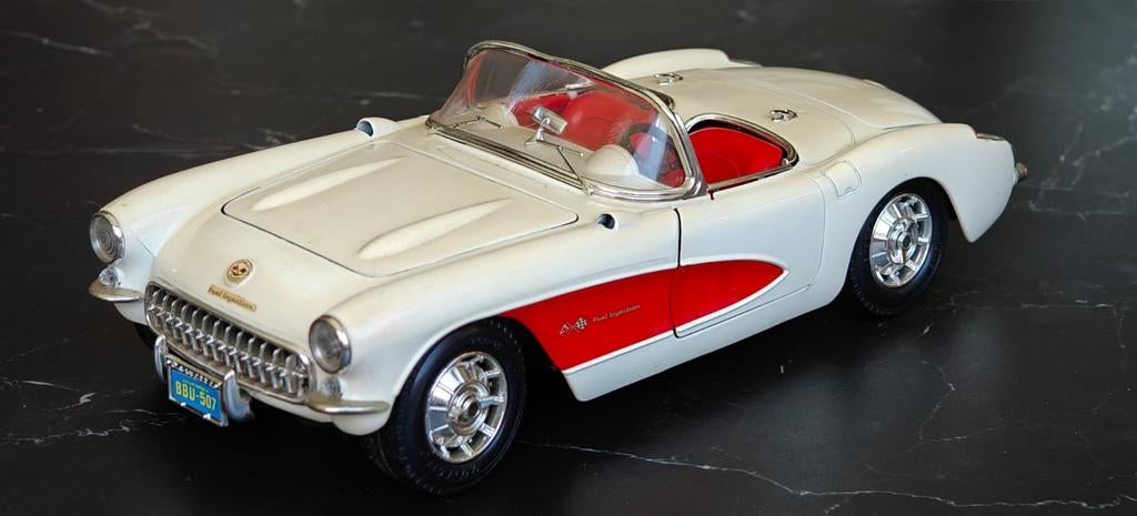 Modelauto Chevrolet Corvette 1957, Ophalen of Verzenden, Zo goed als nieuw, Auto, Bburago