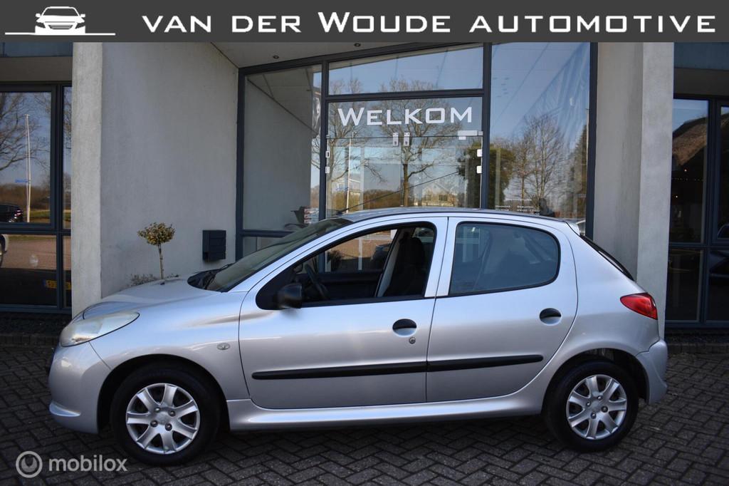 Peugeot 206 + 1.1 XR 2011 5DRS, Airco|Elekt,pakket, Voorwielaandrijving, Stof, 4 cilinders, 60 pk
