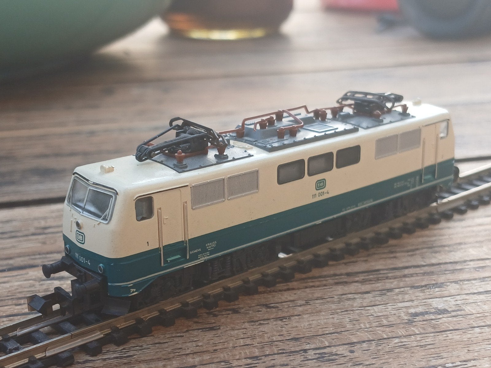 Nette br111 van minitrix., Hobby en Vrije tijd, Modeltreinen | N-Spoor, Ophalen of Verzenden