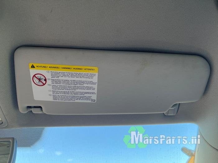 Zonneklep van een Volkswagen Passat
