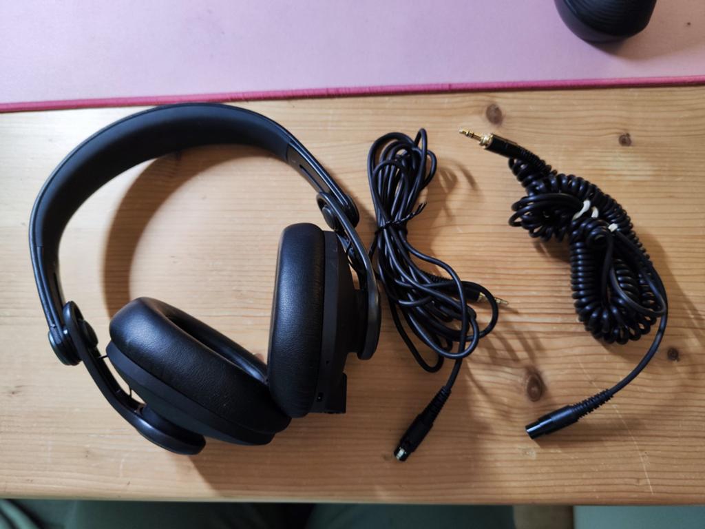 AKG K371-BT Hoofdtelefoon met 2 kabels, Overige merken, Gebruikt, Ophalen of Verzenden, Over oor (circumaural)