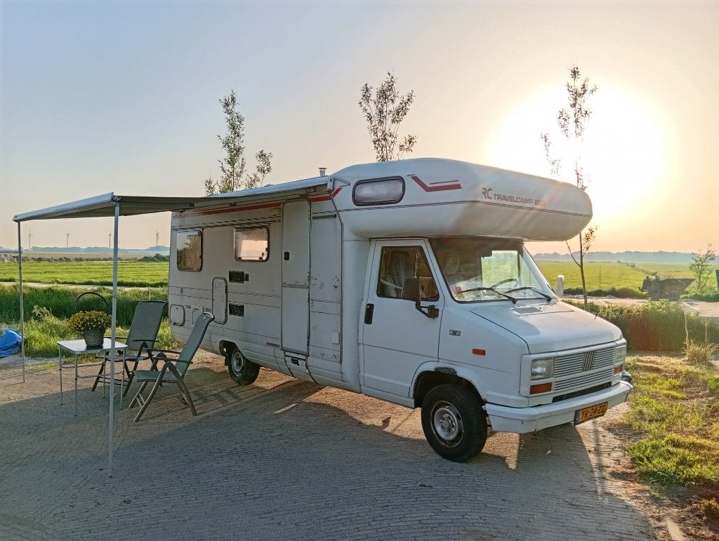 Camper: Fiat Ducato met alkoof (2022 vernieuwd) 4,5,6 pers., Caravans en Kamperen, Campers, Ringverwarming, Fiat, Luifel, Particulier