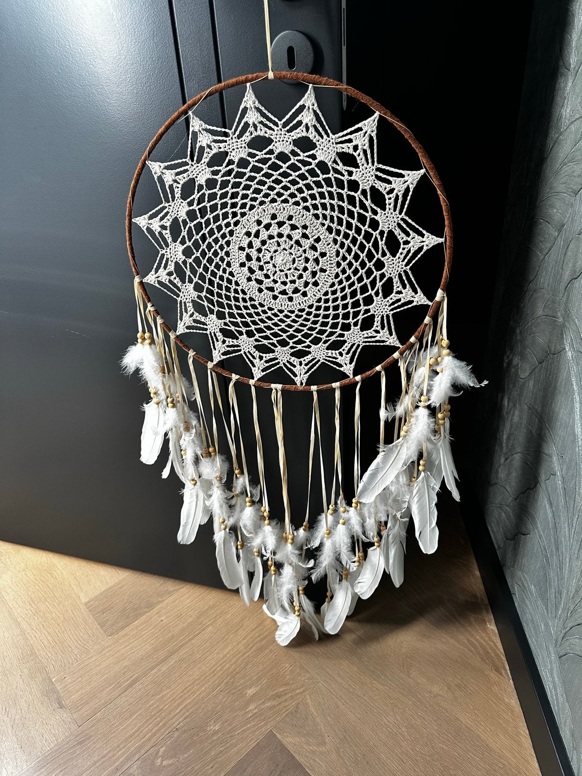 Handgemaakte Dromenvanger met Veren - Nieuwstaat, Boho, Ophalen of Verzenden, Zo goed als nieuw, Natuurlijk materiaal