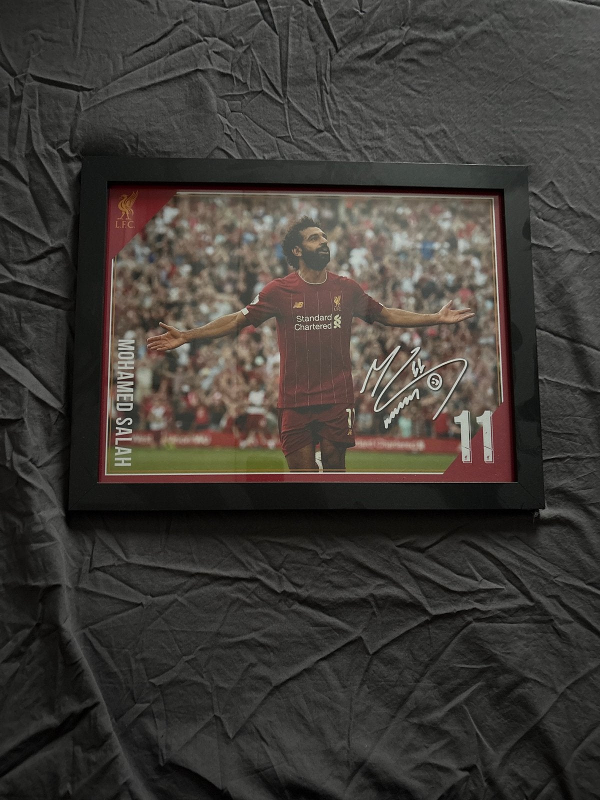 Ingelijste Mohammed Salah foto met handtekening, Ophalen, Minder dan 50 cm, Zo goed als nieuw, Foto of Poster
