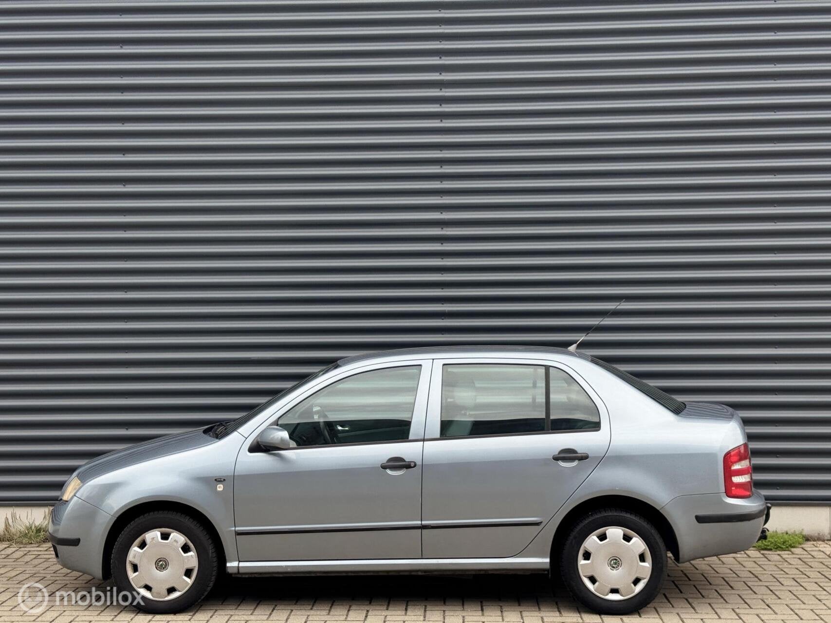 Skoda Fabia 1.4 Automaat/ Airco / Trekhaak / 2e eigenaar, Auto's, 450 kg, Gebruikt, 4 cilinders, Verwarmde buitenspiegels